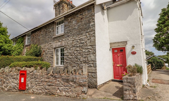 Colwyn Bay Cottage | THE OLD POST OFFICE, pet friendly, with open fire in Old Colwyn