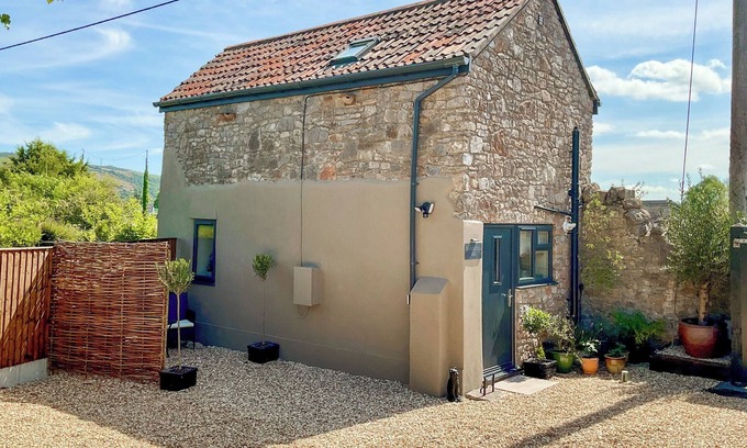 Axbridge Cottage | The Old Posthouse Barn - UK50191