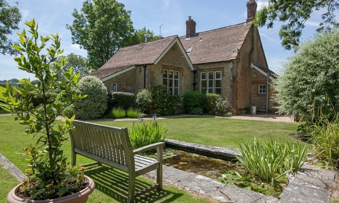 South Perrott Cottage | The Old School (Dorset) - a charming stone country cottage in Dorset sleeping 6 guests in 3 bedroom