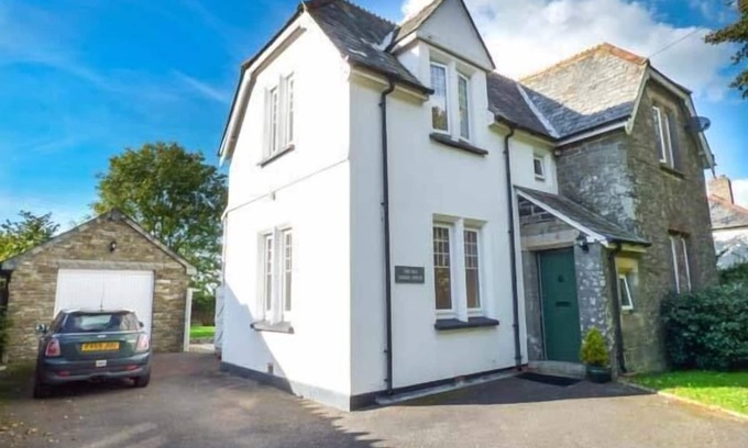 Lewannick Cottage | THE OLD SCHOOL HOUSE, pet friendly, with a garden in Lewannick