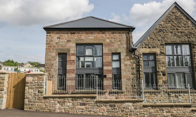 Cinderford House | THE OLD SCHOOL, pet friendly, character holiday cottage in Ruspidge