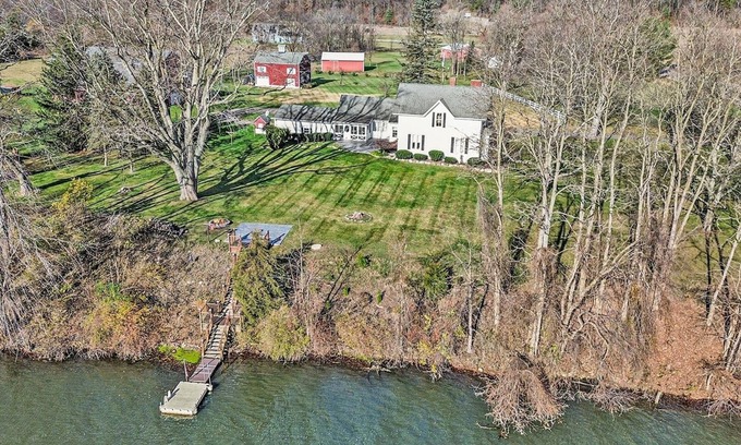 Allegan House | The Old Snow Farm: Lake Allegan Waterfront, Classic Farmhouse, Fire Pit, Patio