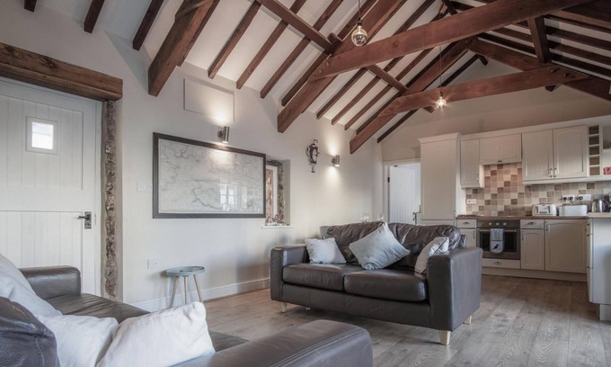 Angle House | The Old Stables - 3 Bedroom Cottage - Angle