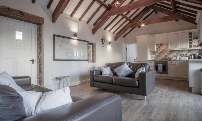 Angle House | The Old Stables - 3 Bedroom Cottage - Angle