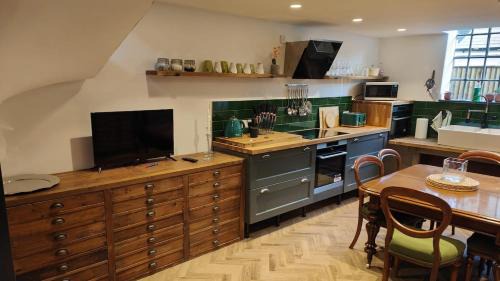 Carshalton Central Apartment | The Old Stables at 1A