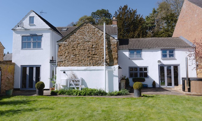 Burrough on the Hill House | The Old Sweet Shop, 4 BDR House