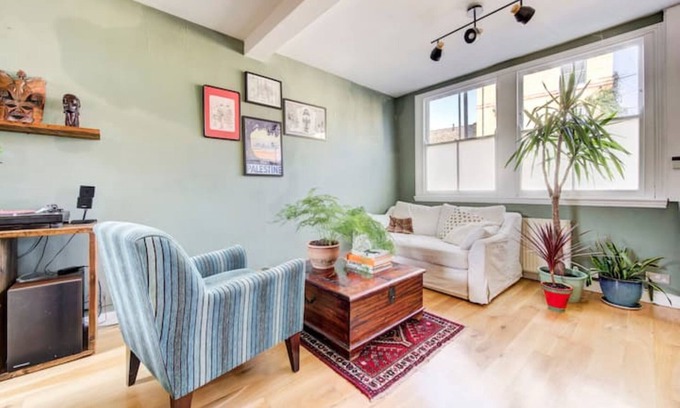 Ferndale House | The Old Sweetshop 2 Bedroom House Brixton/Clapham