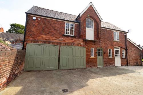 Chesterfield House | The Olde Coach House