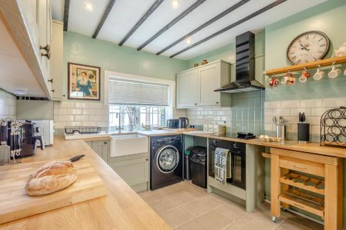 Seabrook House | The Olde Cottage - Hythe