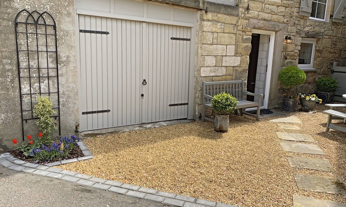 Warkworth Cottage | The Olde Stables – Timeless Retreat in Coastal Warkworth