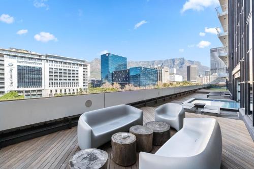 Victoria and Alfred Waterfront Apartment | The Onyx 719 by Host Agents