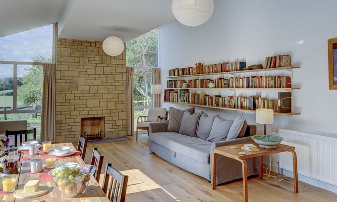 Church Hanborough House | The Orchard | Church Hanborough Holiday Let | 4 Beds & Sleeps 8