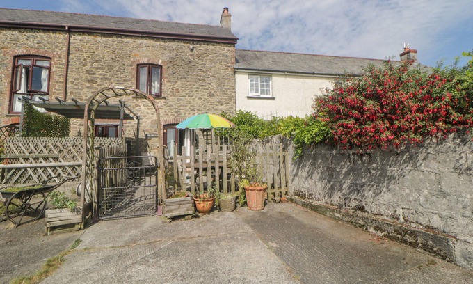 Okehampton Cottage | THE ORCHARD, pet friendly, character holiday cottage in Okehampton