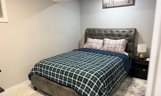 Southeast Edmonton House | The Orchards Haven – Luxury Basement 2BR Suite |Chef’s Kitchen |Office |Near YEG