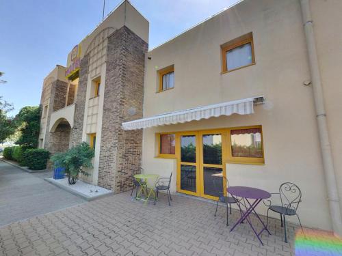 Villeneuve-les-Beziers Hotel | The Originals Access, Hôtel Béziers Est