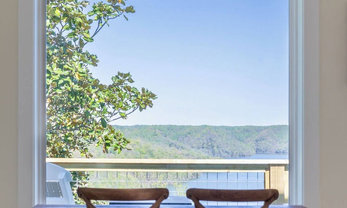 Smithville Apartment | The Otterbox Skyloft , luxury 1 bedroom home at the lake, indoor hot tub , darts