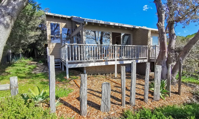 Bermagui House | The Outlook - Quiet and Tranquil with Lovely Views