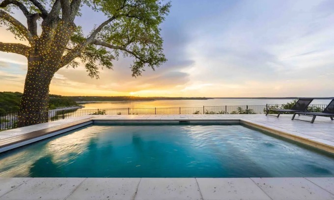 Belton Villa | The Overlook at Lake Belton | Luxury Villa | Pool