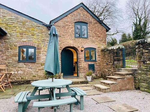 Monmouth House | The Owl House Cottage