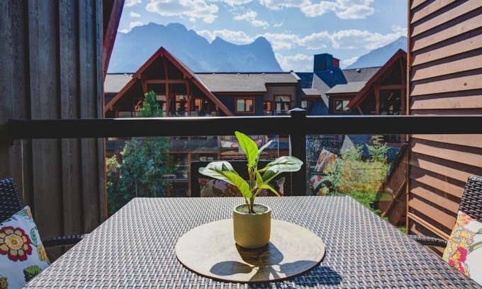 Cougar Creek Condo | The Owls Nest. 1 bedroom Mountain view Condo