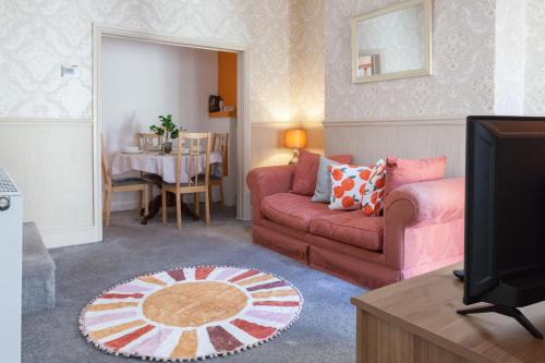 Liverpool House | The Oxton Club, Games Room with a Pool Table, by Anfield Stadium, 7 Beds, Garden, Equipped for Long & Short Terms Stays, Families & Contractors Welcome