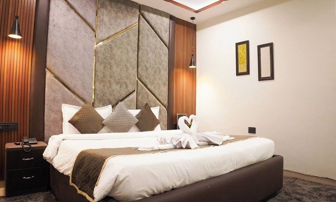 Gomti Nagar Hotel | The Palatial Hotel