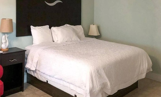 Downtown Boca Grande Historic District House | The Palmetto Inn - Snapper - King Efficiency Suite