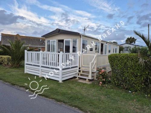 Selsey House | The Palms - Spacious 3 Bed at Seal Bay Resort in Selsey
