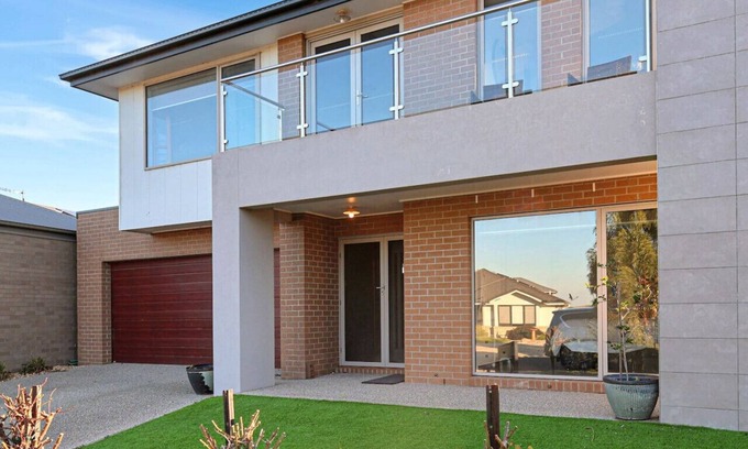 Portarlington House | The panorama retreat- sleeps 10, aircon, brand new