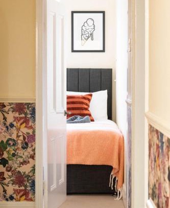 Redcar House | The Parade -Corner Plot Getaways
