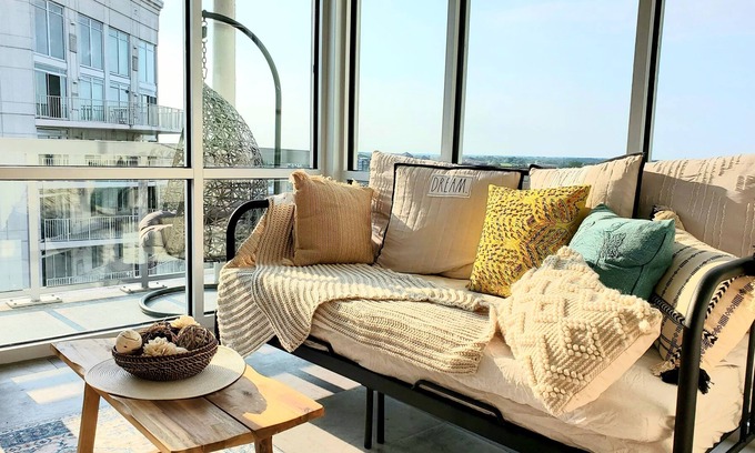 Northwest Apartment | THE PARADISE PLACE! Luxurious Entire 1 Bedroom Condo w/ Balcony