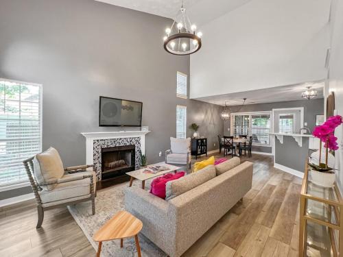 Summerville House | The Paramour comfy home with ground floor bedroom and fenced in yard