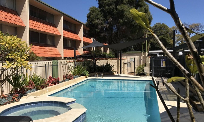 Shenton Park Apartment | The Parks Rosalie 32 - 1BRM Unit with Parking