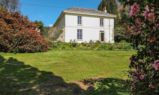 Warleggan Apartment | THE PATIO FLAT, pet friendly, with a garden in Bodmin Moor