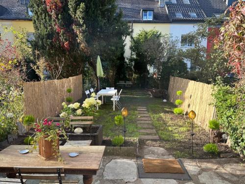 Taxham House | The Peaceful Garden Family Stay with Free Parking