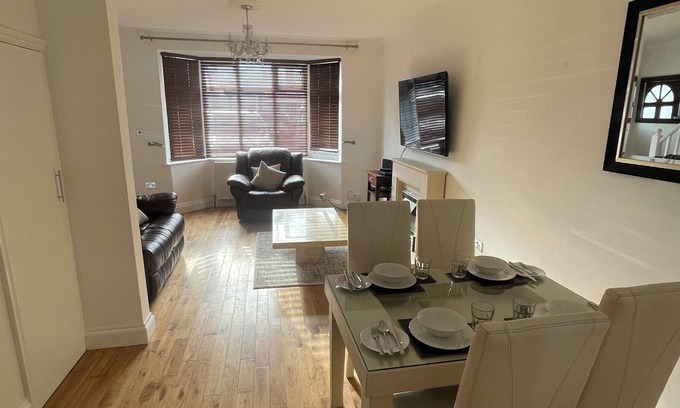 Waltham Cross House | The Peaceful Place