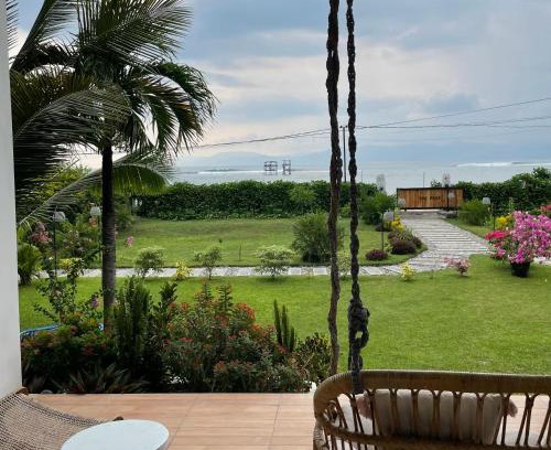 Hu'u Hotel | The Peak Surf House