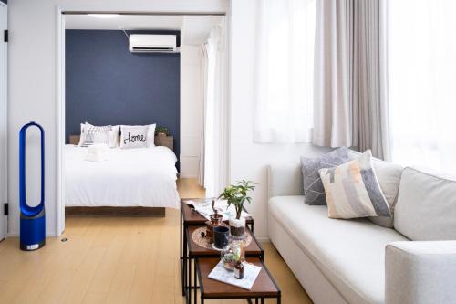Shinsekai Apartment | The Peak Tsutenkaku