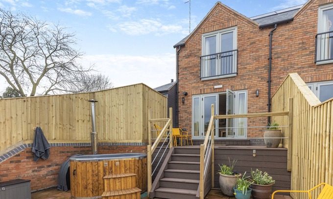 Pershore House | The Pear Tree - Pershore
