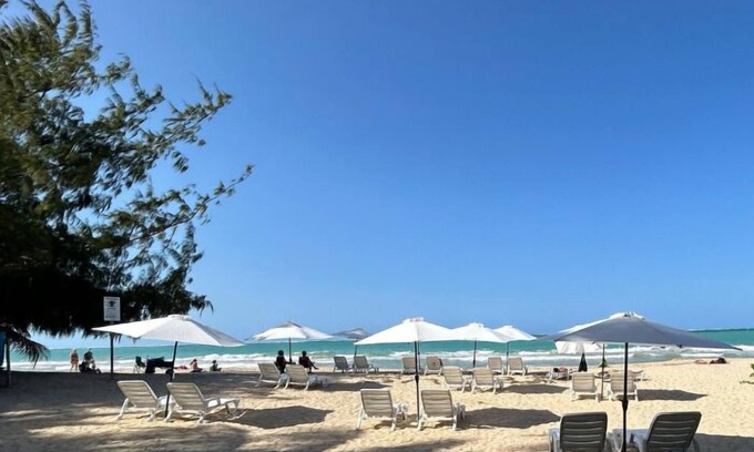 Isla Verde House | The Pelican Poshtel