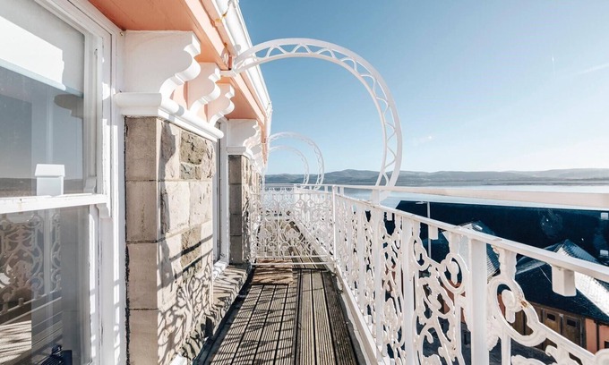 Aberdovey Apartment | The Penthouse Apartment - Aberdovey- Spectacular Beach Views - Free Parking