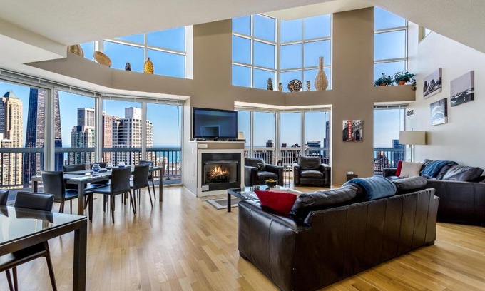 Downtown Chicago Apartment | The Penthouse at Grand Plaza