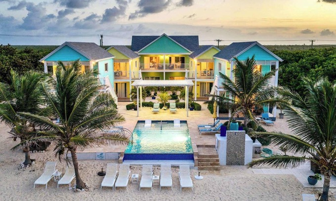 Colliers Bay Condo | The Penthouse at The Cottages 2BR Oceanfront LUXE Condo