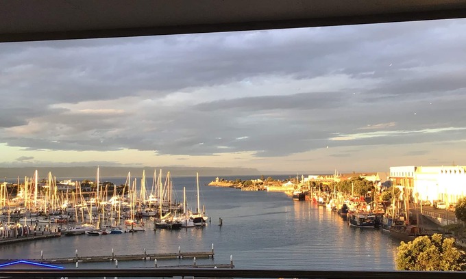 Ahuriri Apartment | The PENTHOUSE Luxury Waterfront 3 Bed 2 bath apartment