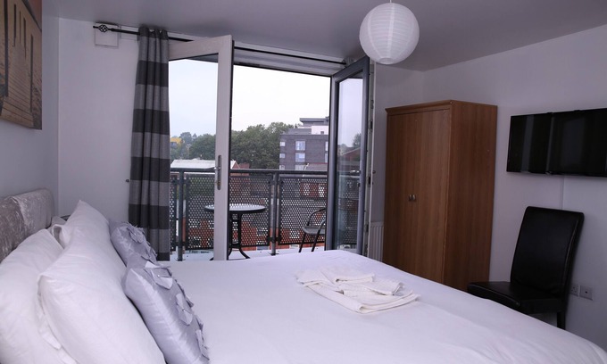 Oldham Apartment | The Penthouse With Balcony (29)
