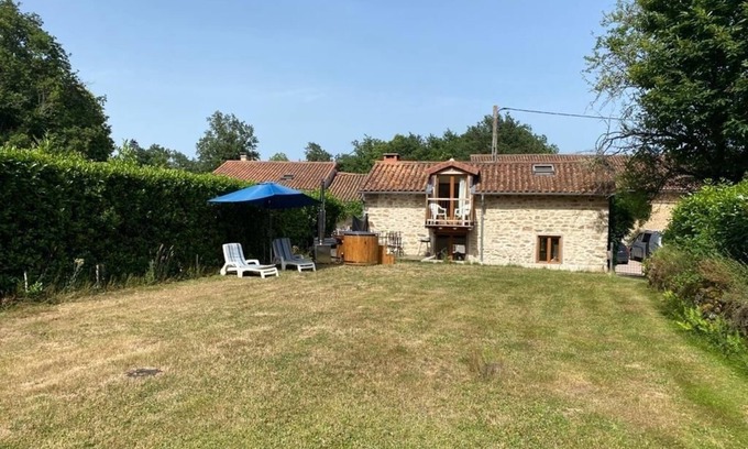 Abjat-sur-Bandiat House | The perfect Couple's Retreat