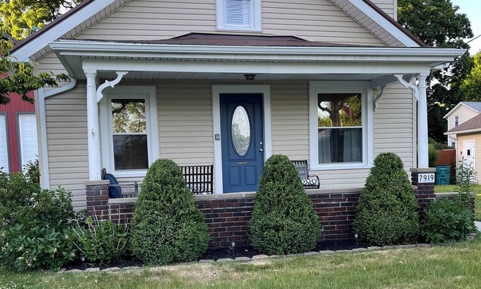 Shore House | The Perfect Location! Cozy Cottage in Grand River Valley's Wine Country!