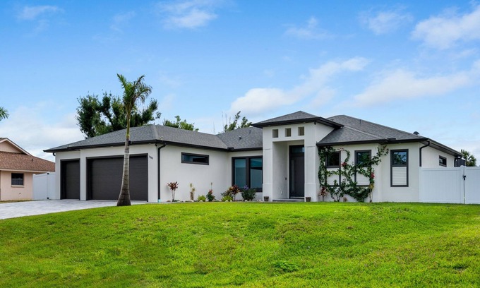 Broadmoor House | The perfect retreat with a canal view