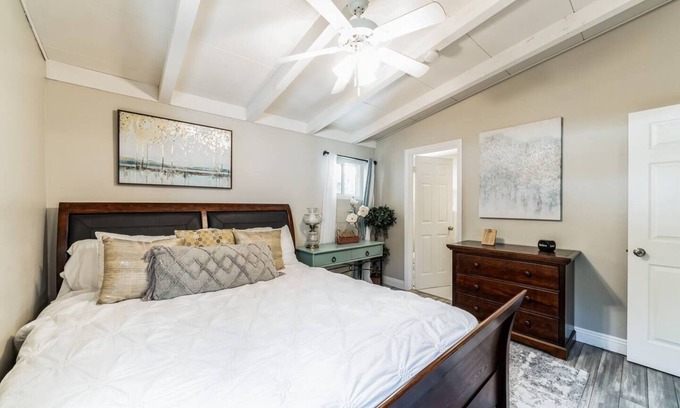 Valencia House | The Perfect Vacation Spot Near Six Flags