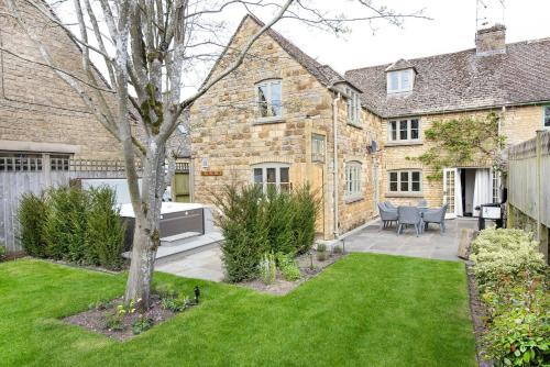 Bourton House | The Perfumery Cottage